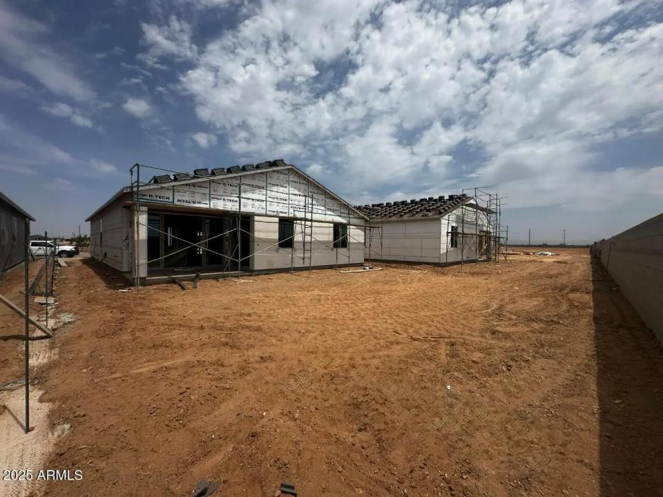 Real Estate Picture 4