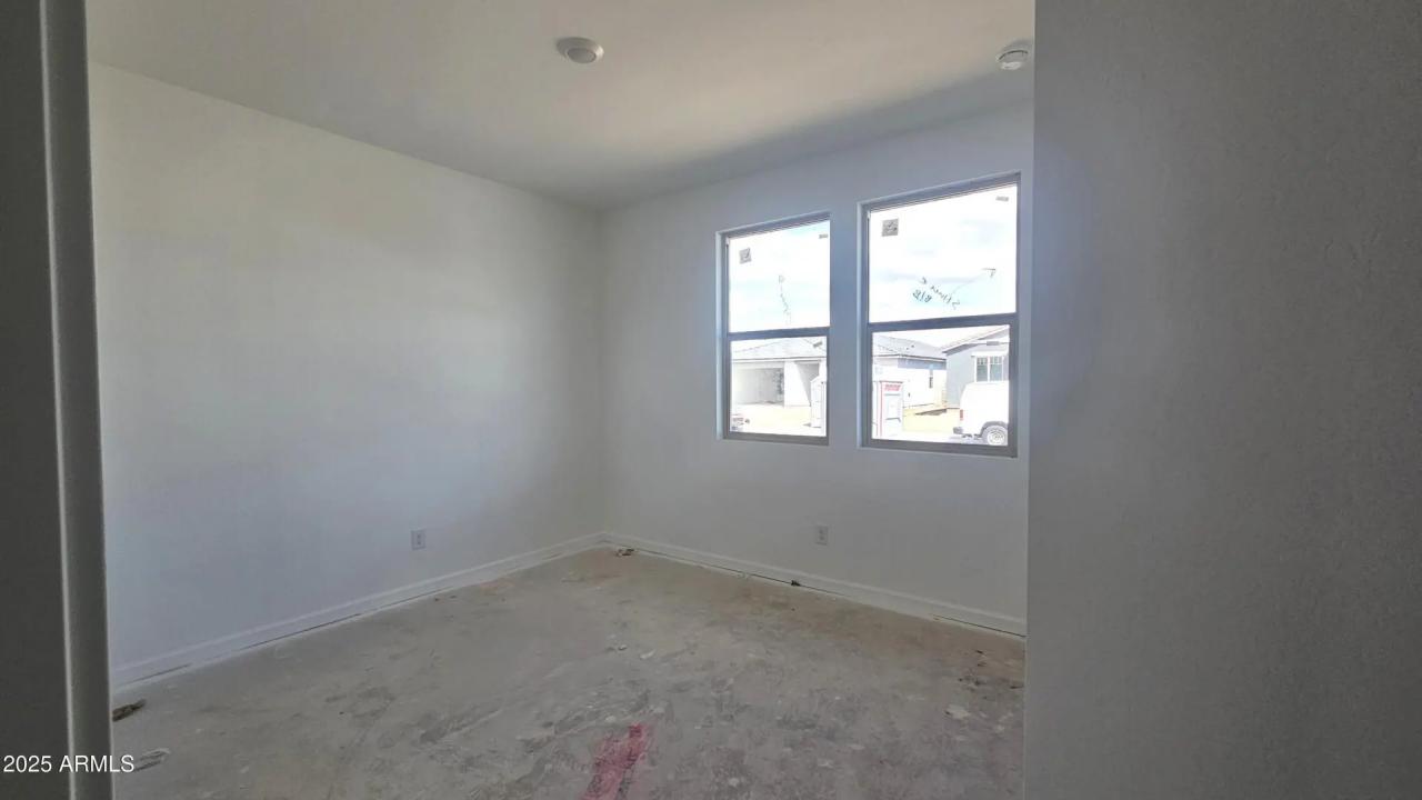 Real Estate Picture 4
