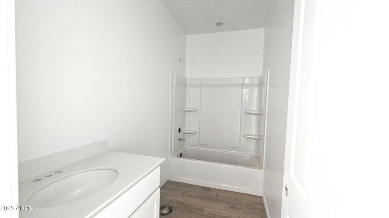 Real Estate Picture 5