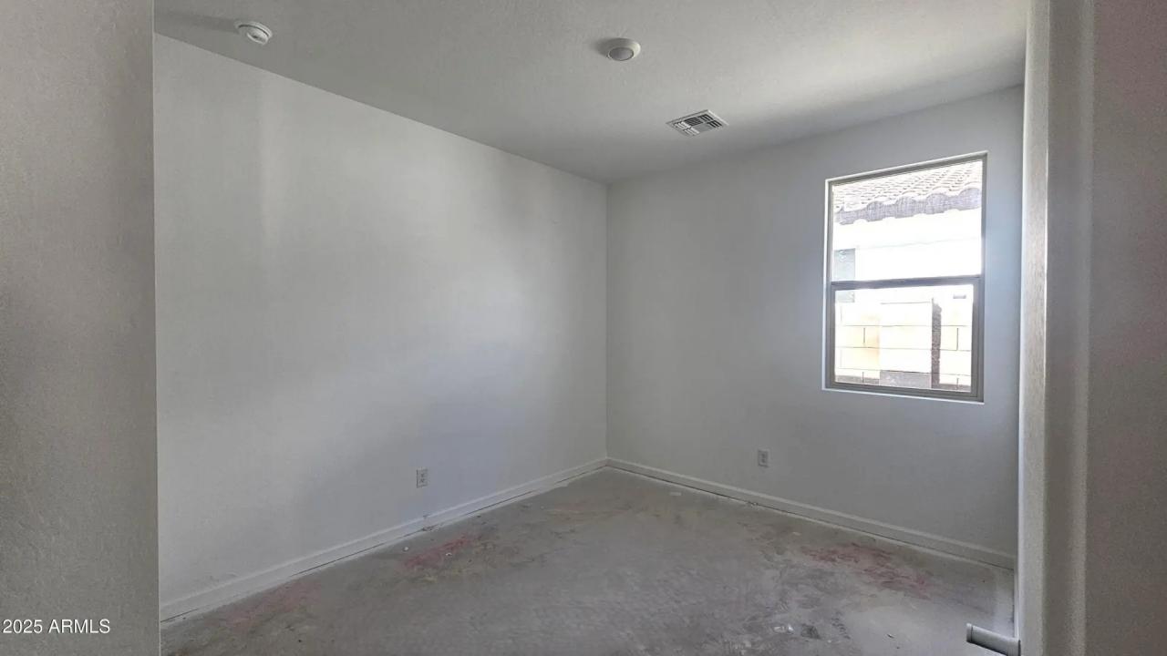 Real Estate Picture 6