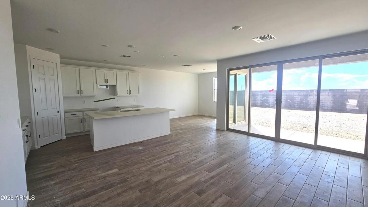 Real Estate Picture 10