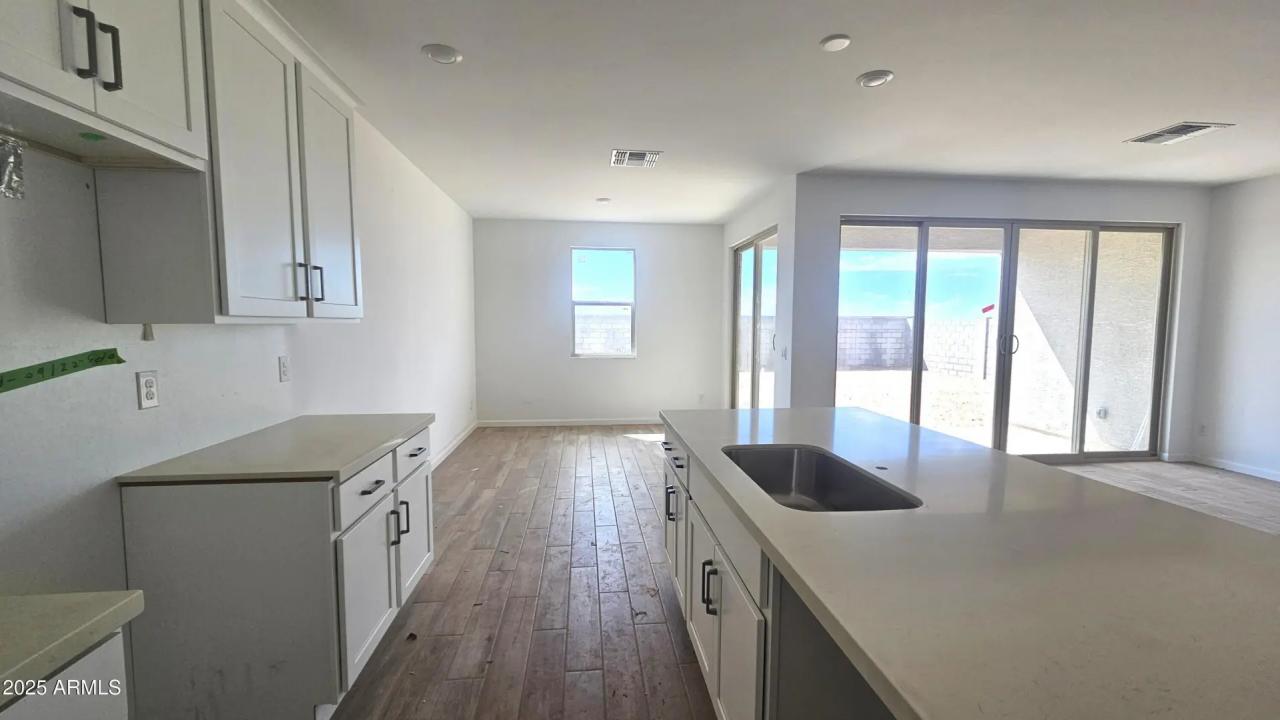 Real Estate Picture 11