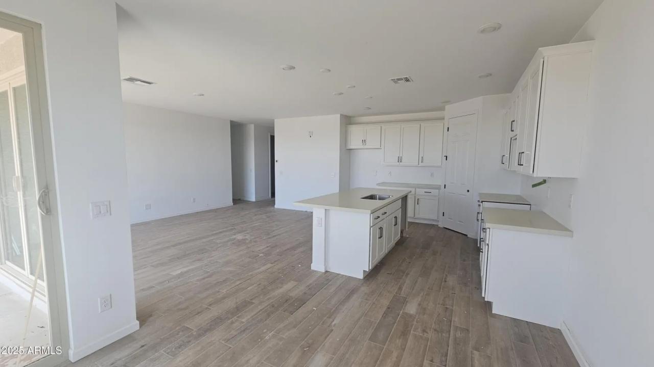 Real Estate Picture 12