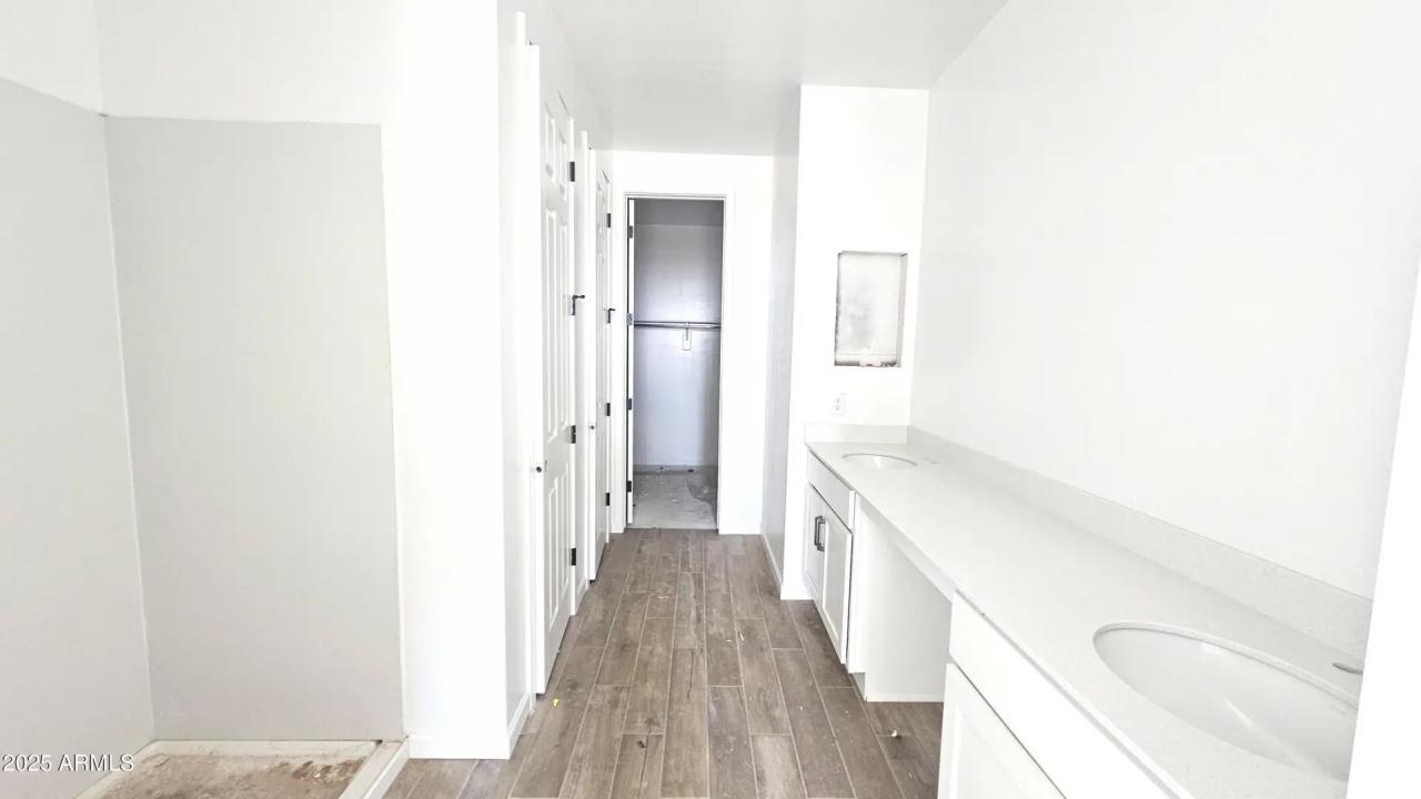 Real Estate Picture 14