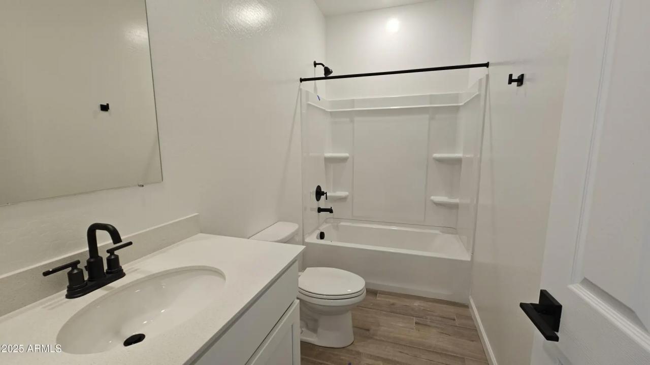 Real Estate Picture 7