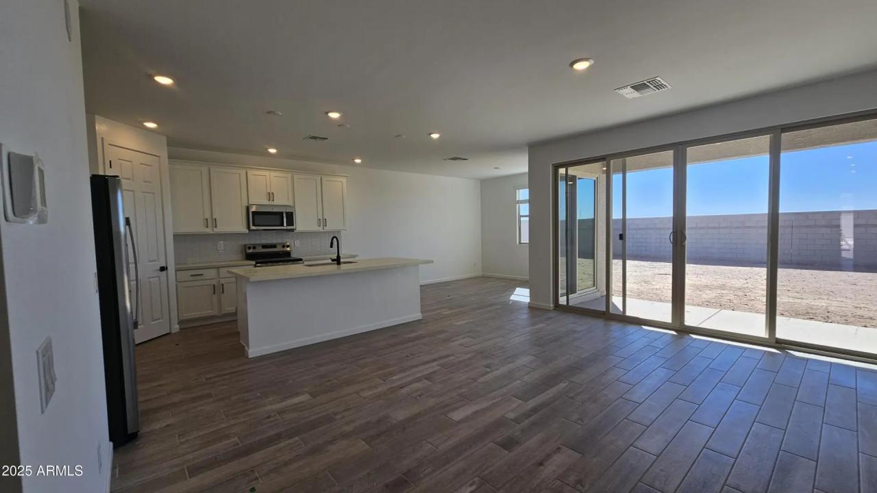 Real Estate Picture 12