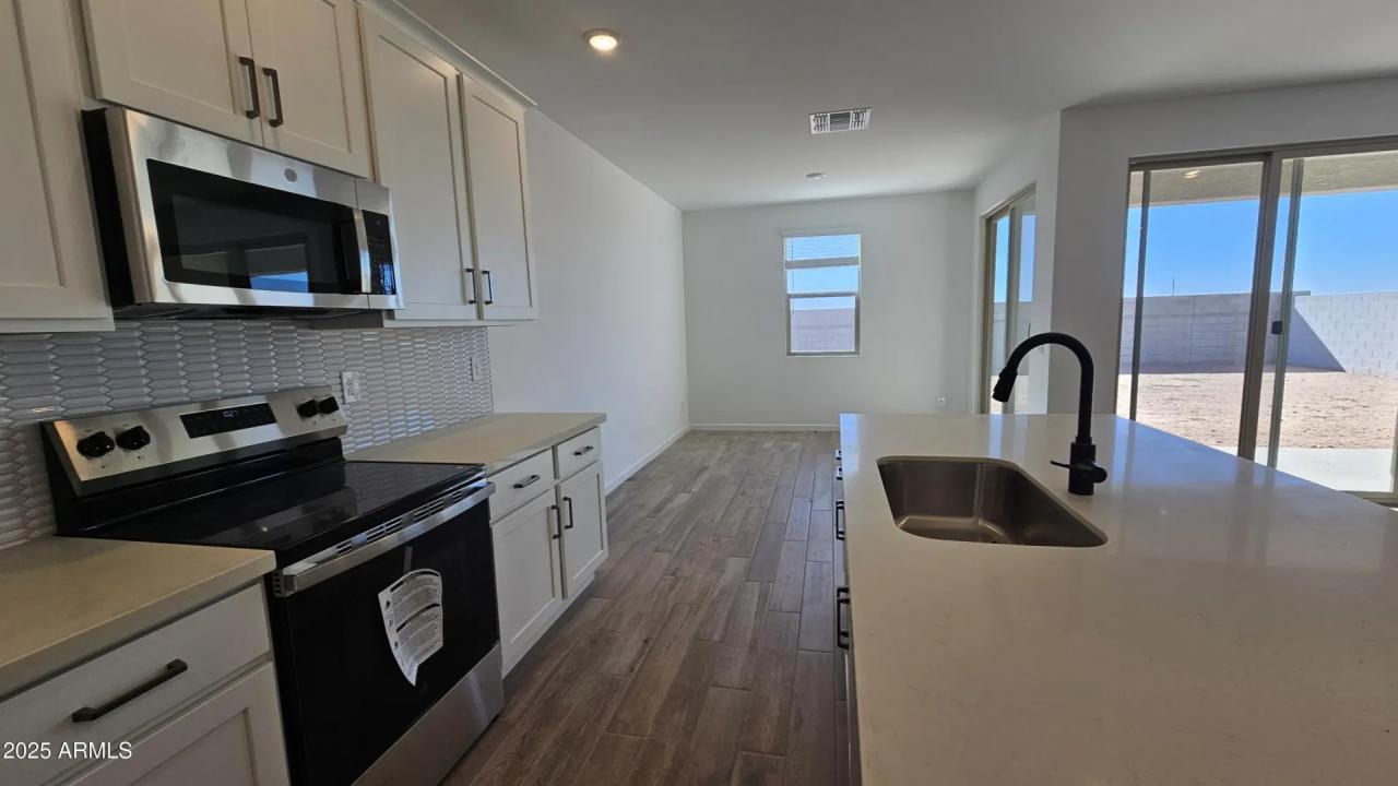 Real Estate Picture 13