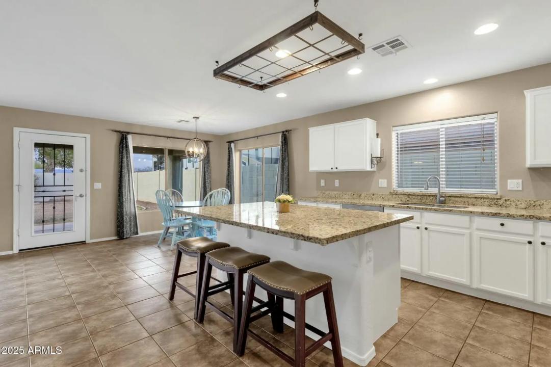 Real Estate Picture 8