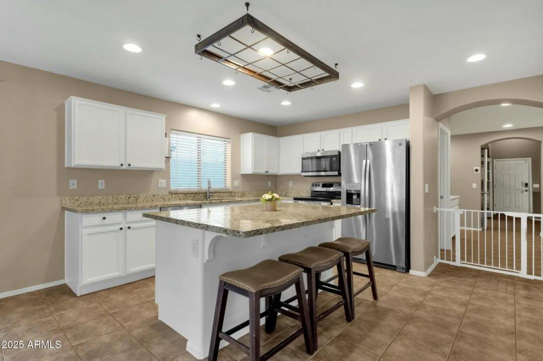 Real Estate Picture 9