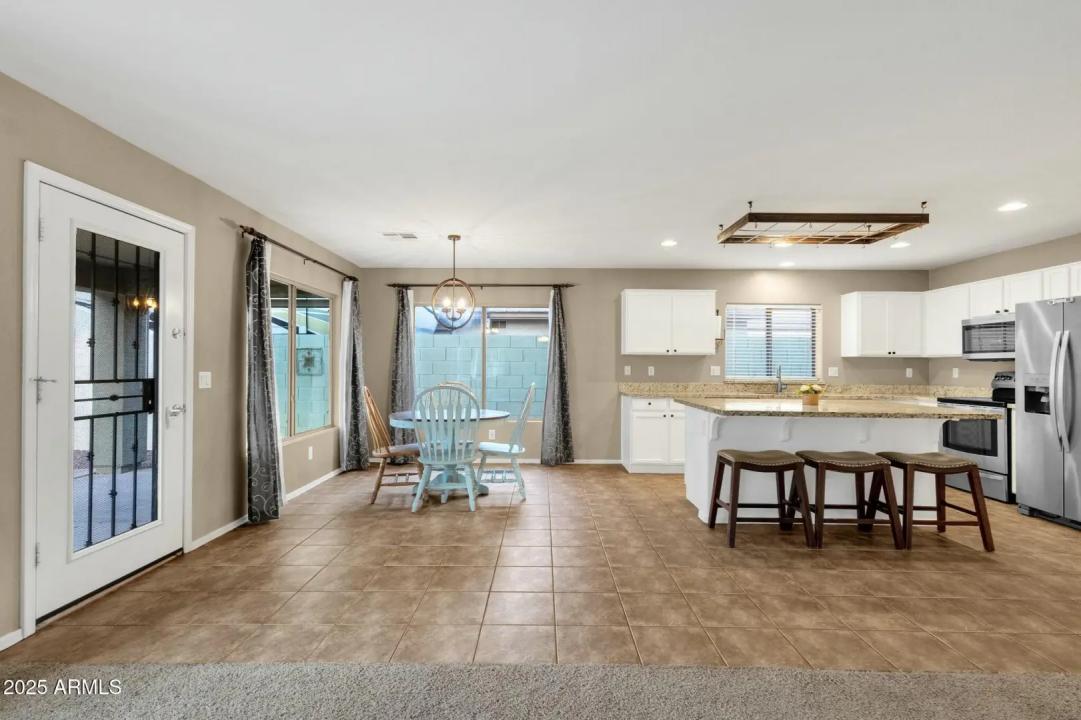 Real Estate Picture 12