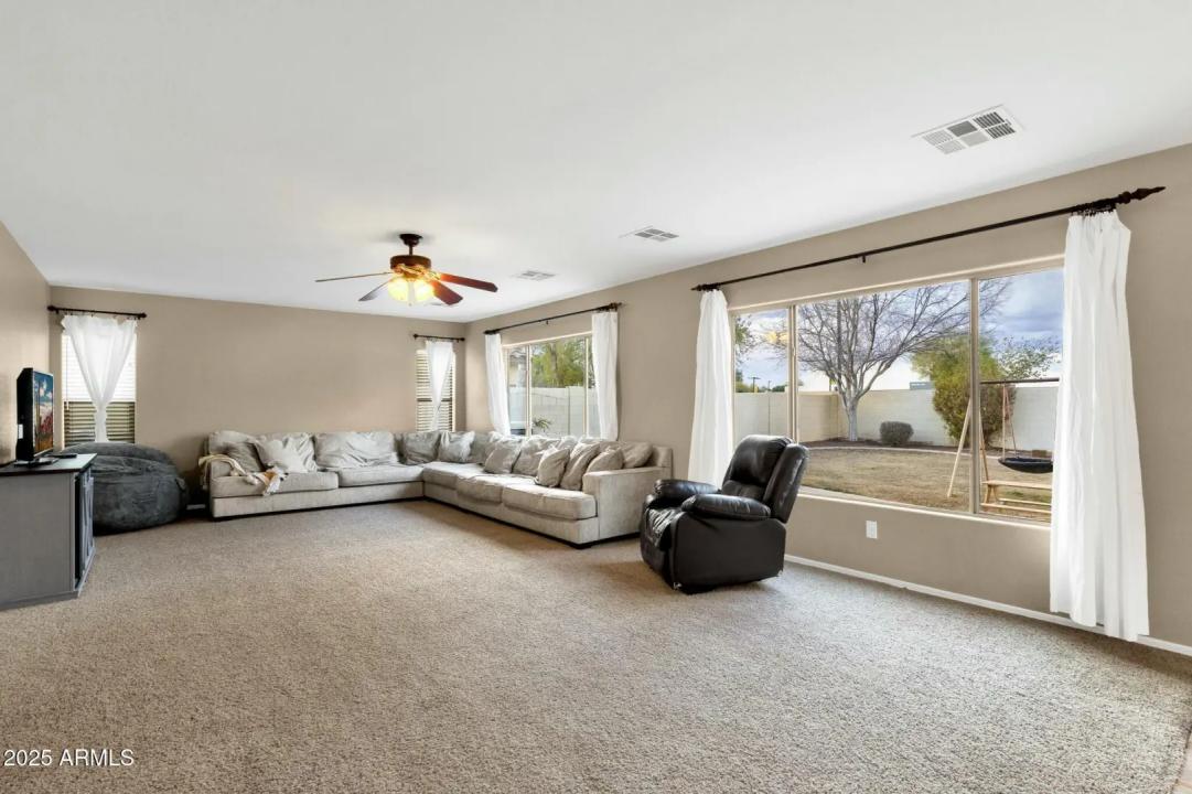 Real Estate Picture 13