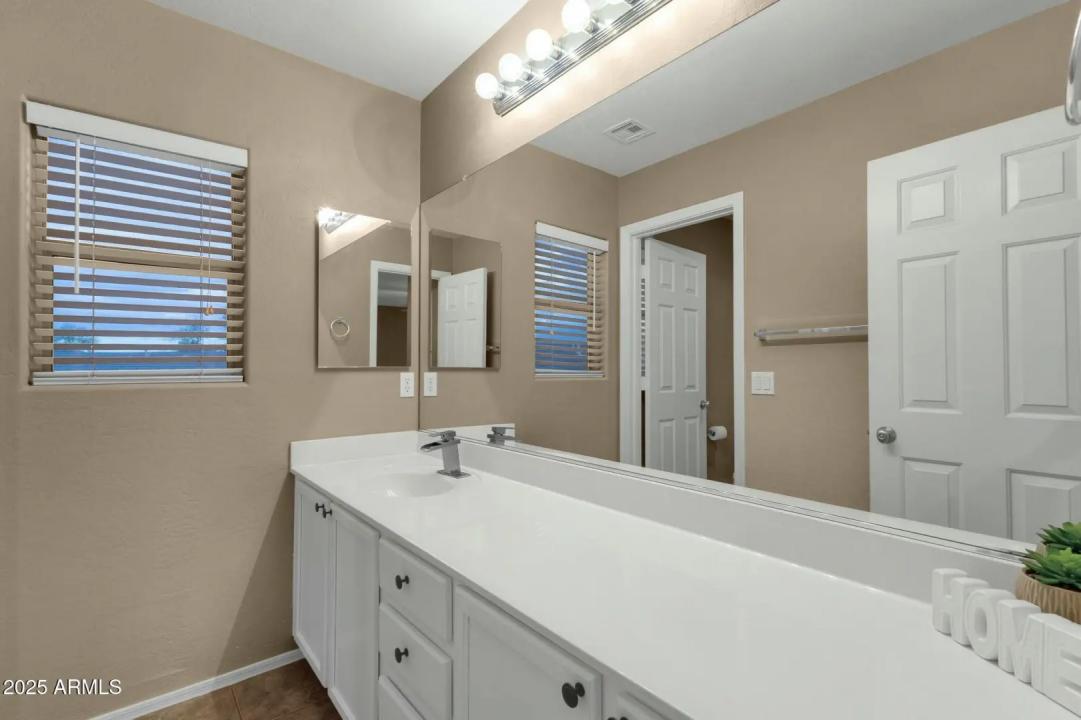 Real Estate Picture 14