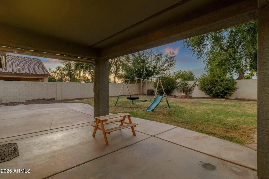 Real Estate Picture 23
