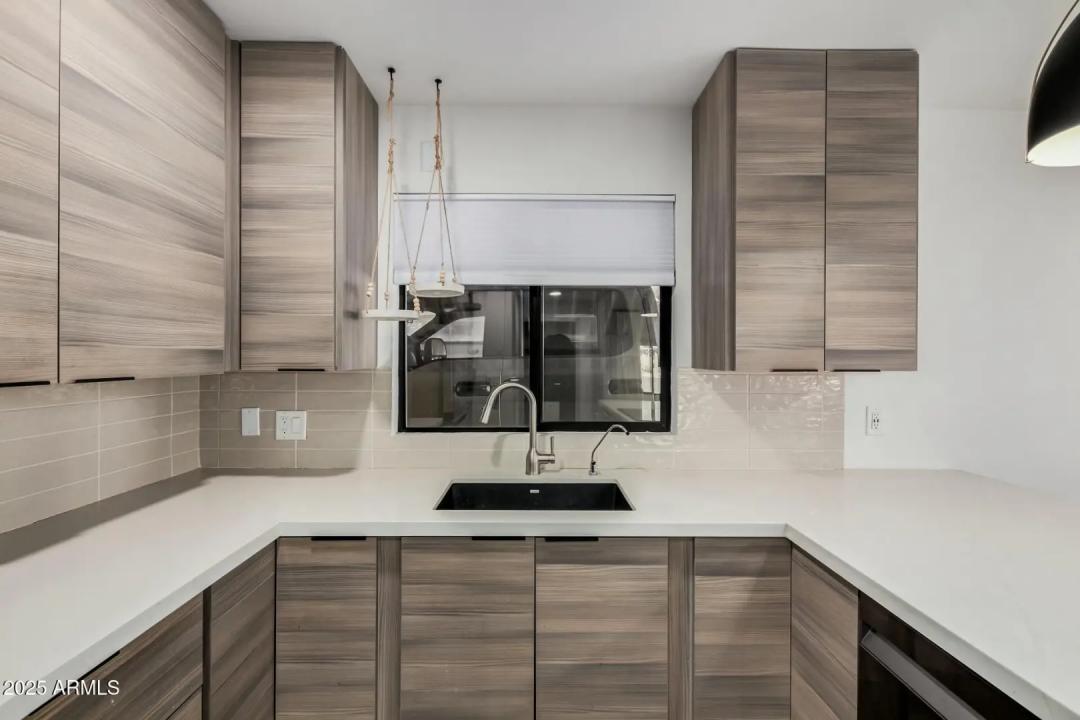Real Estate Picture 7