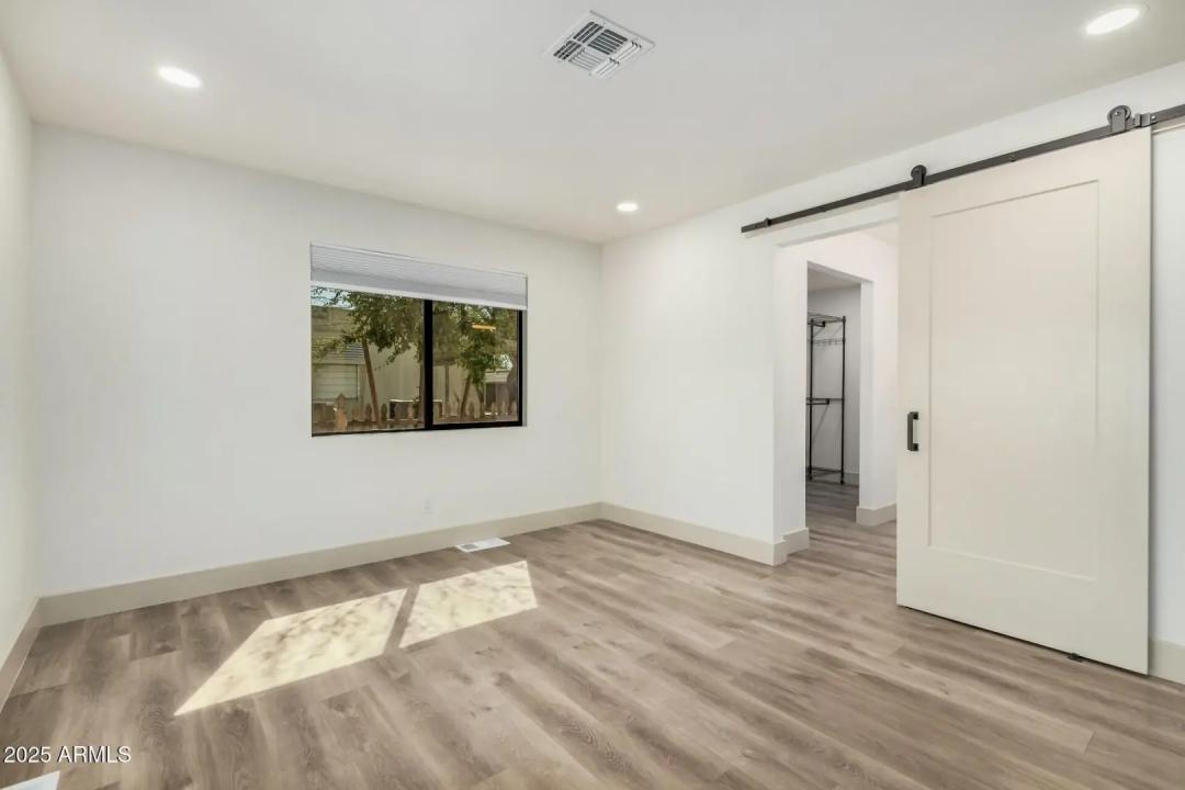 Real Estate Picture 9