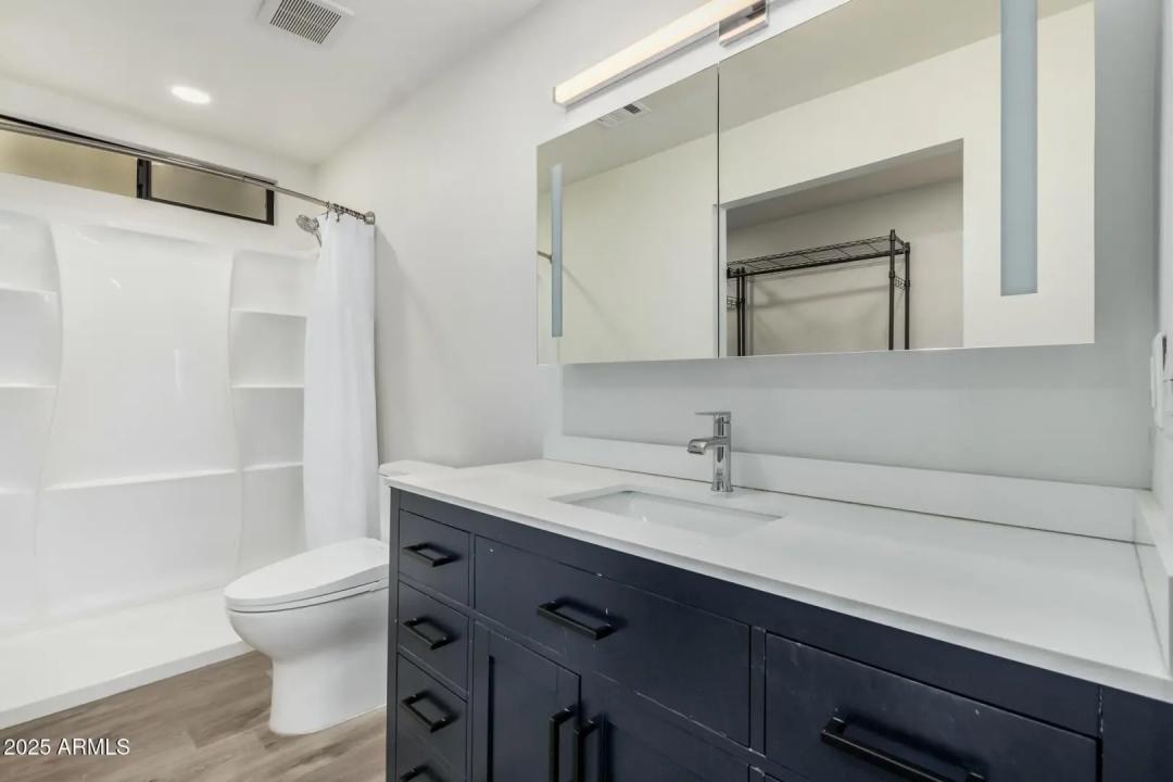 Real Estate Picture 11