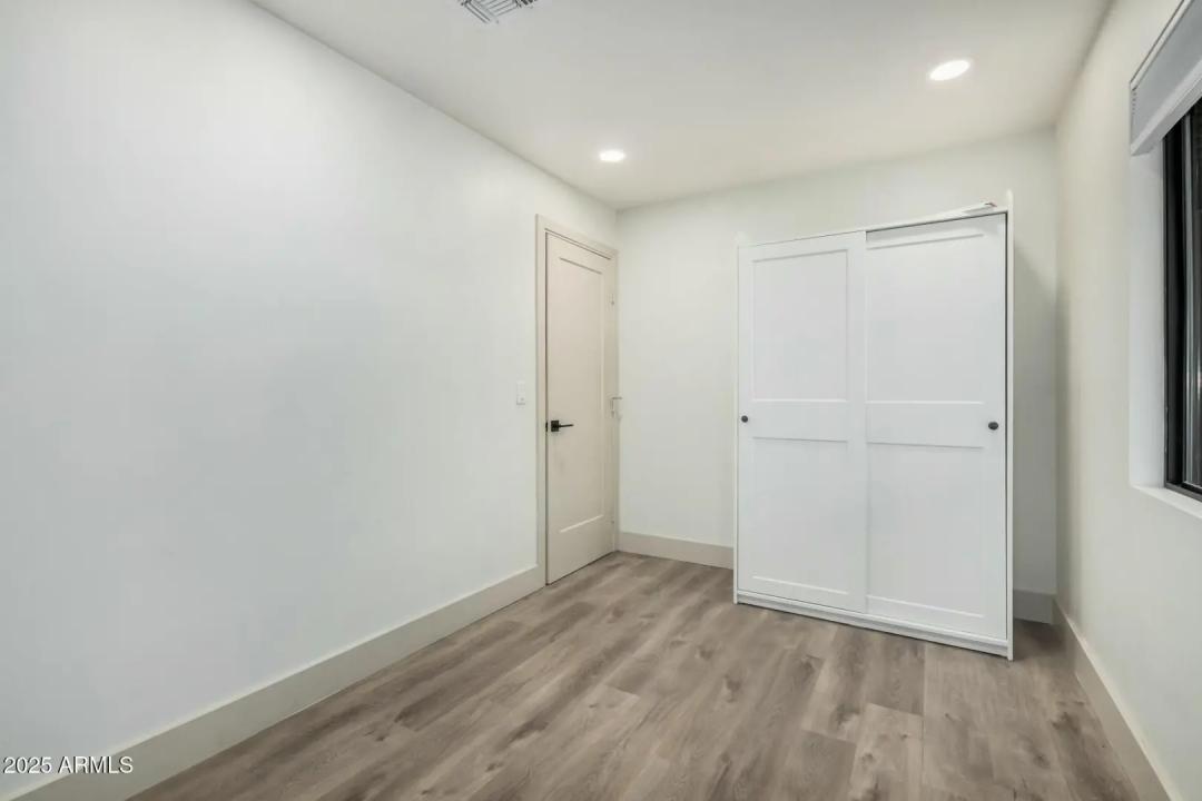 Real Estate Picture 14