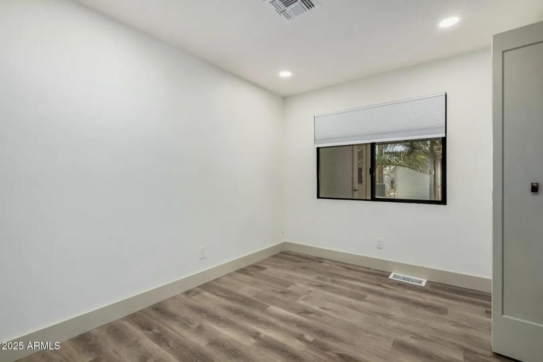 Real Estate Picture 15