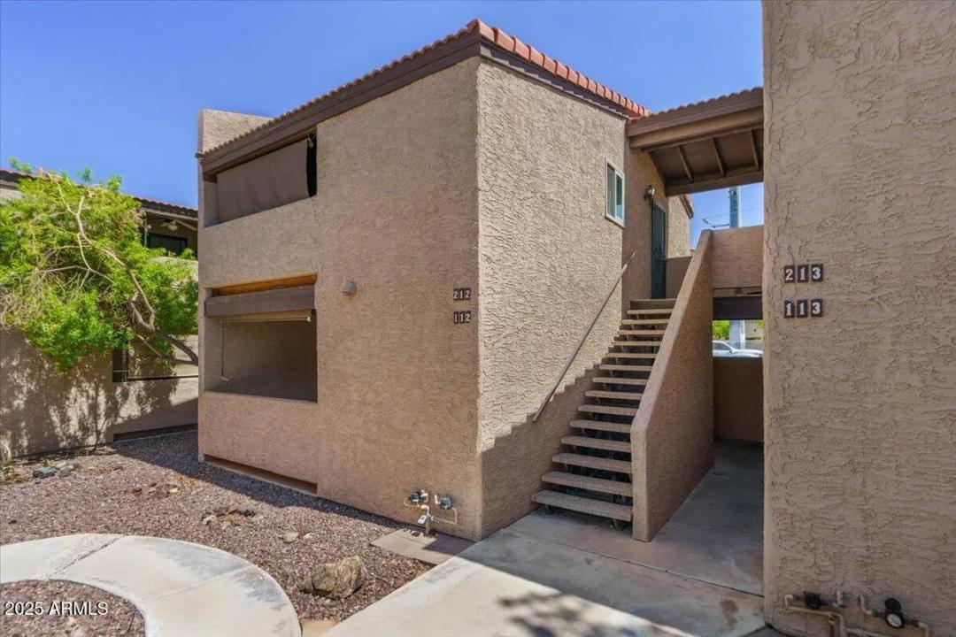 Real Estate Picture 3