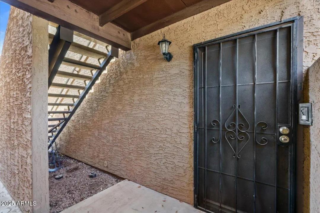 Real Estate Picture 4