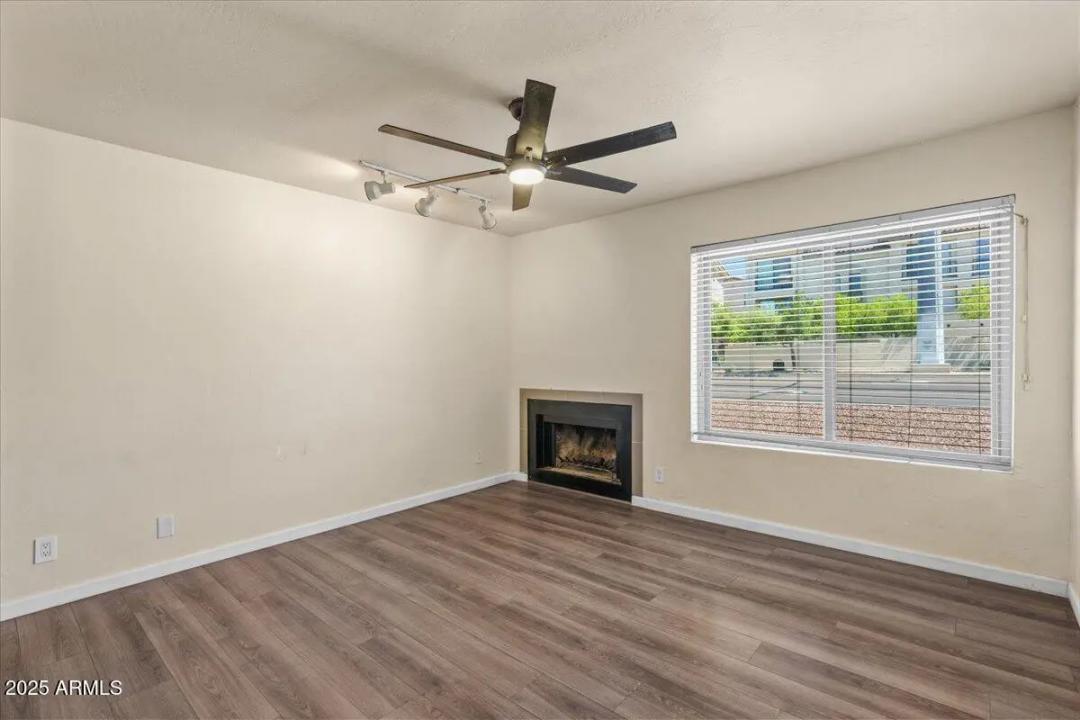 Real Estate Picture 7