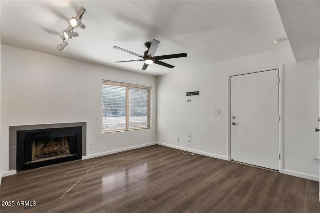 Real Estate Picture 5
