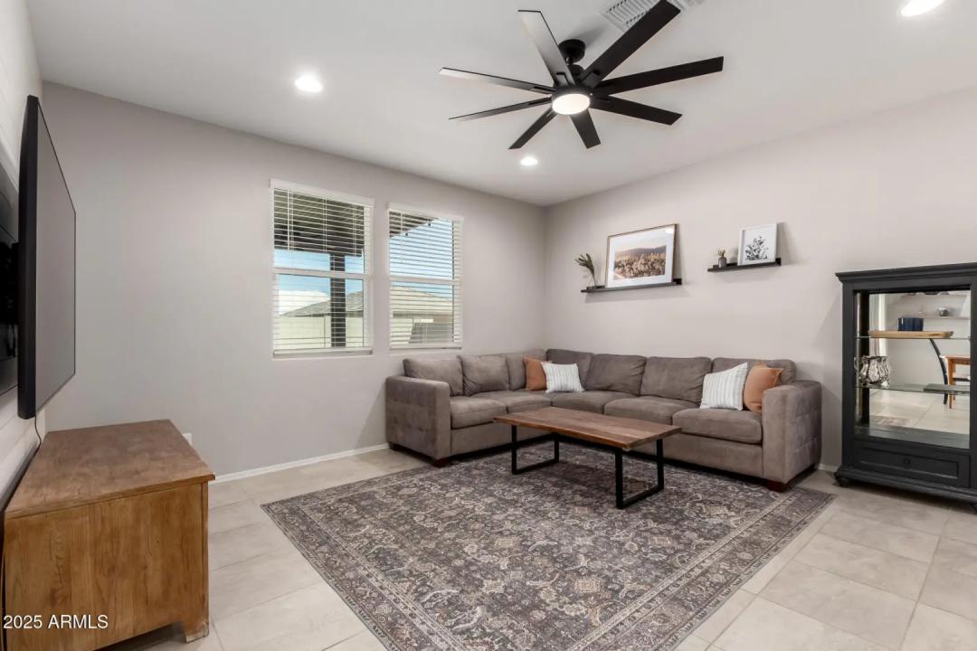 Real Estate Picture 8