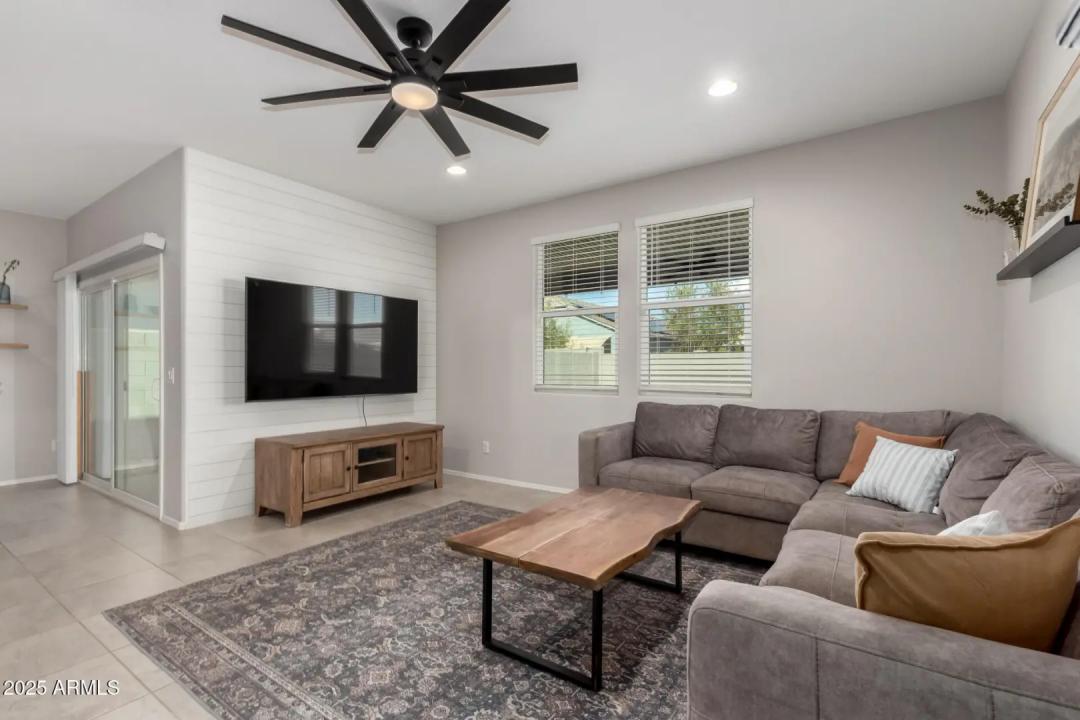 Real Estate Picture 9