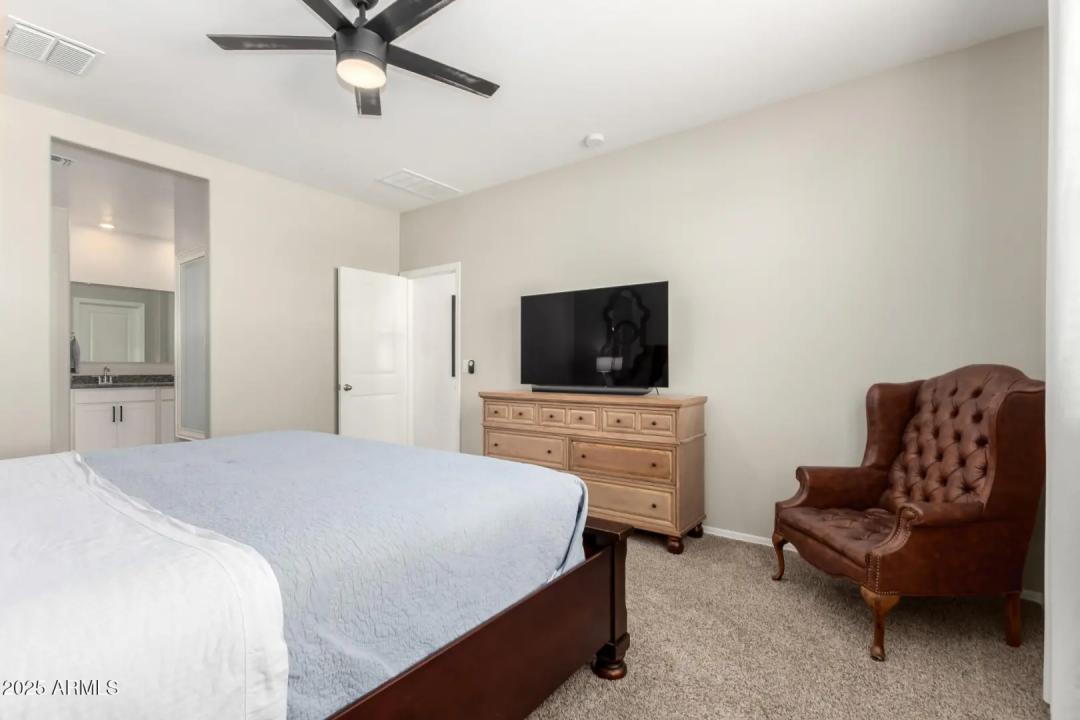 Real Estate Picture 12