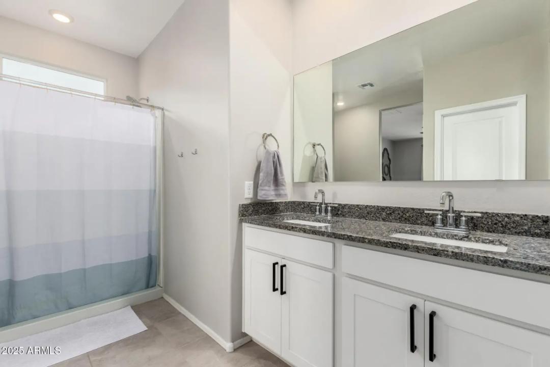 Real Estate Picture 14