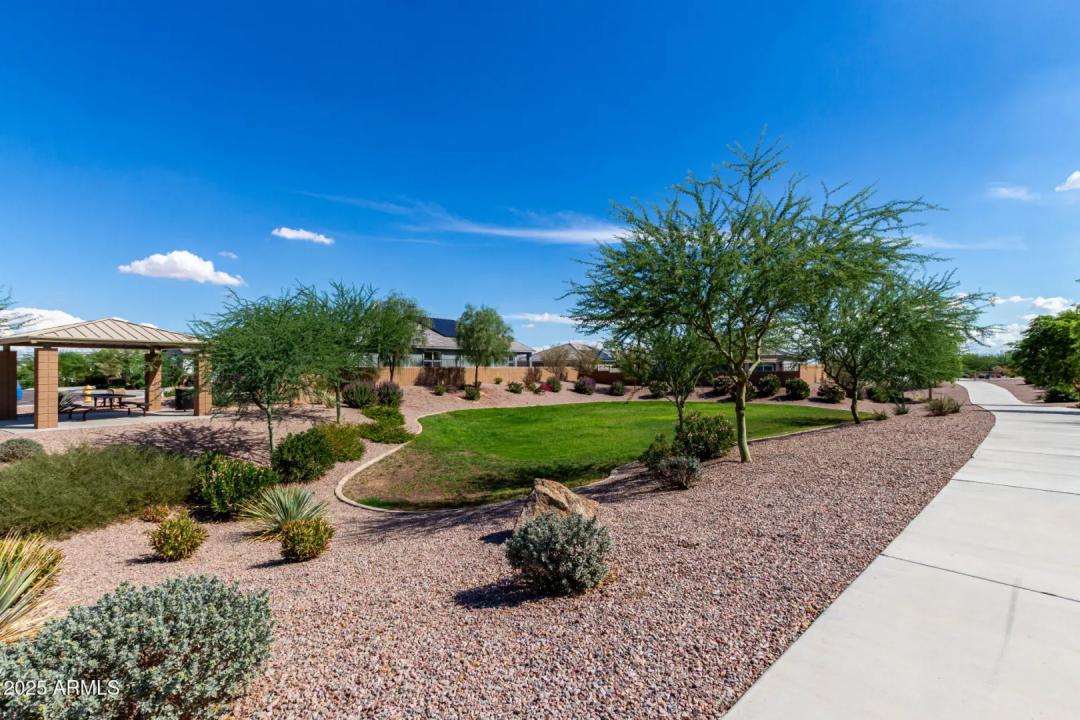 Real Estate Picture 32