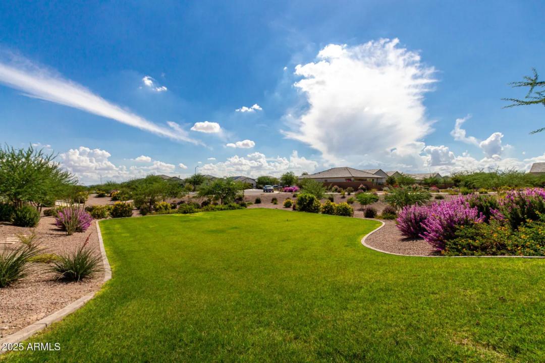 Real Estate Picture 30