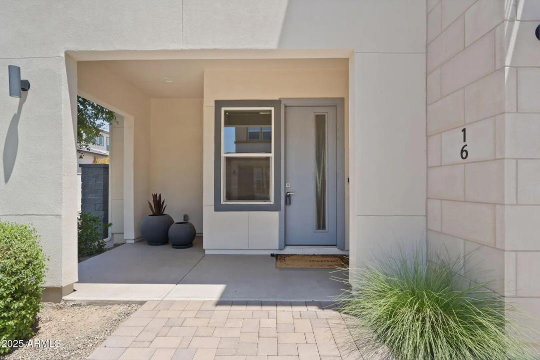 Real Estate Picture 4