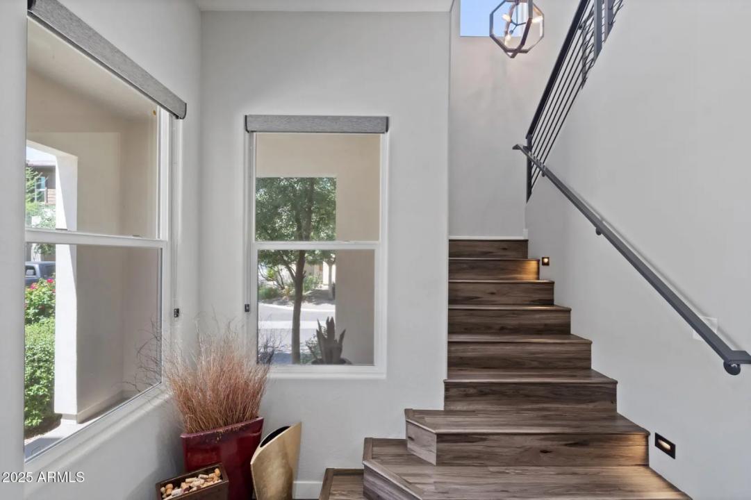 Real Estate Picture 7