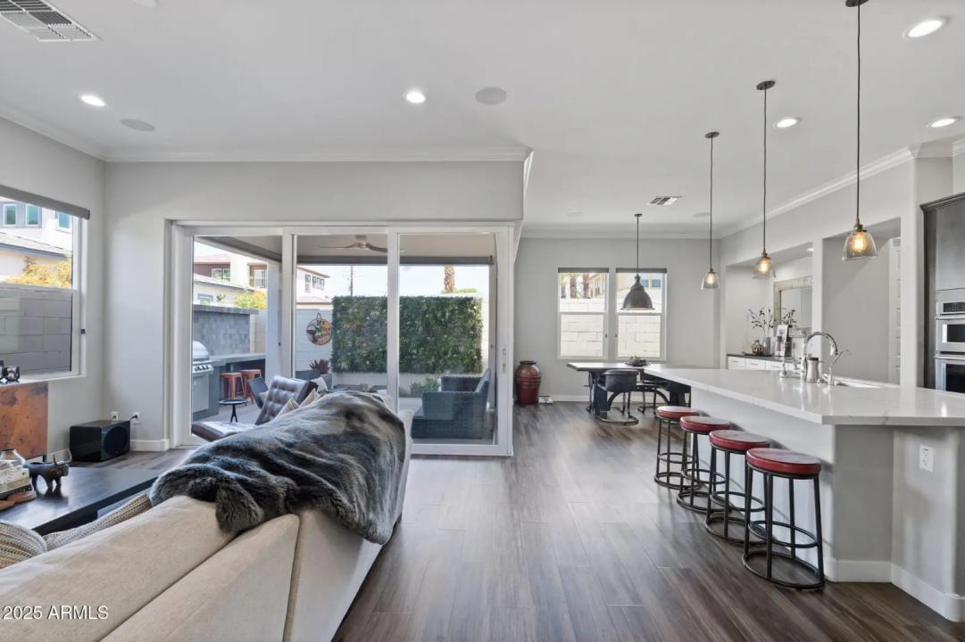 Real Estate Picture 8