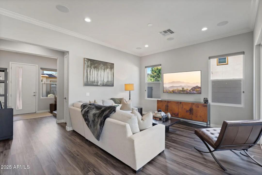 Real Estate Picture 9