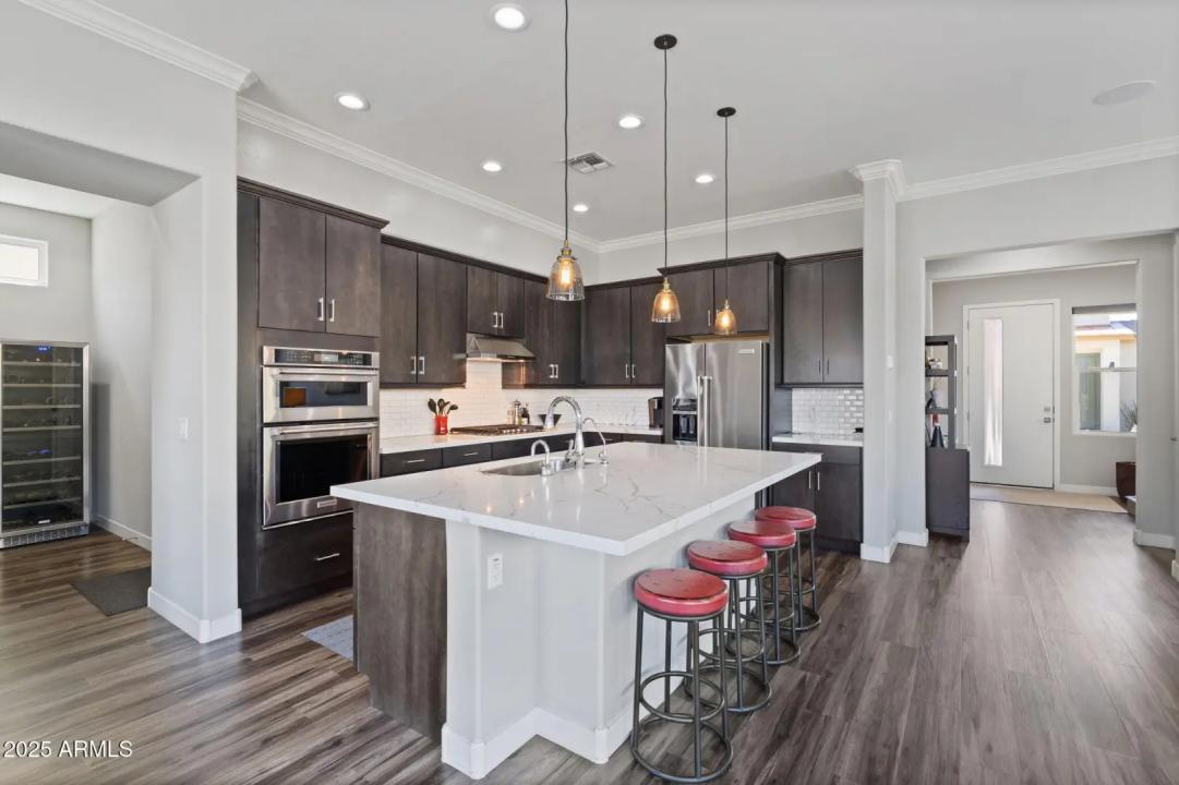 Real Estate Picture 12