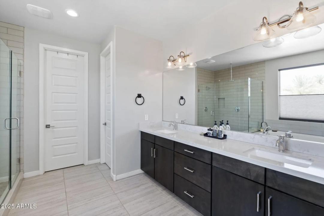 Real Estate Picture 43