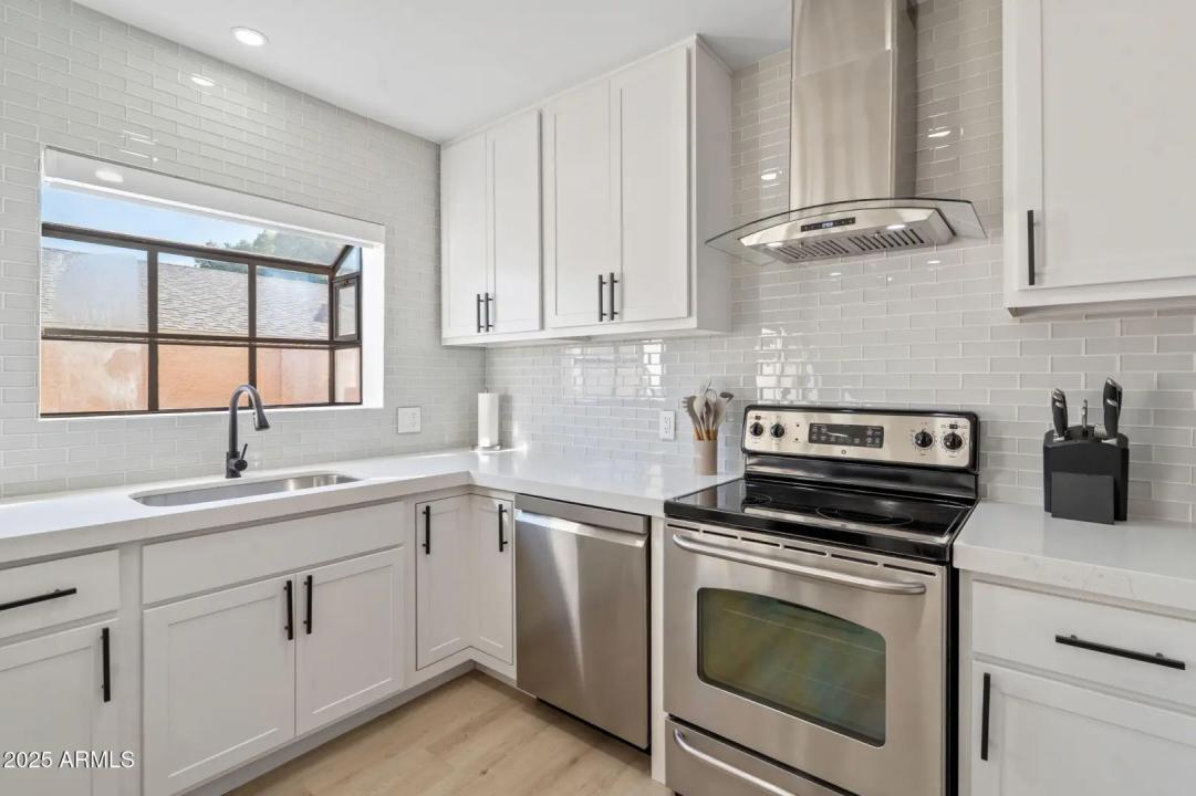 Real Estate Picture 9