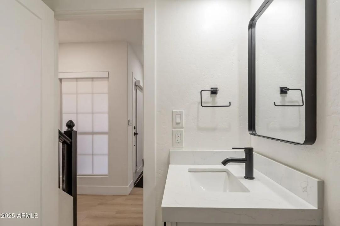 Real Estate Picture 11
