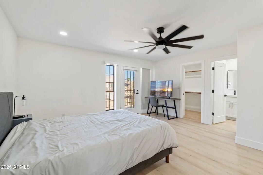 Real Estate Picture 14