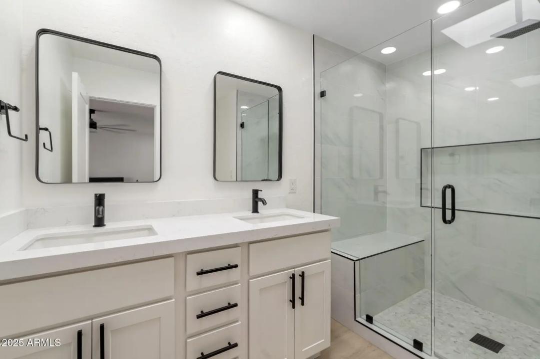 Real Estate Picture 16