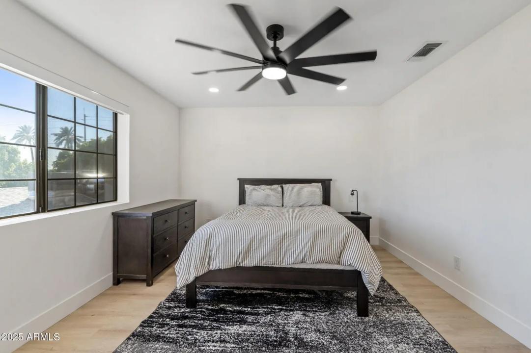 Real Estate Picture 22