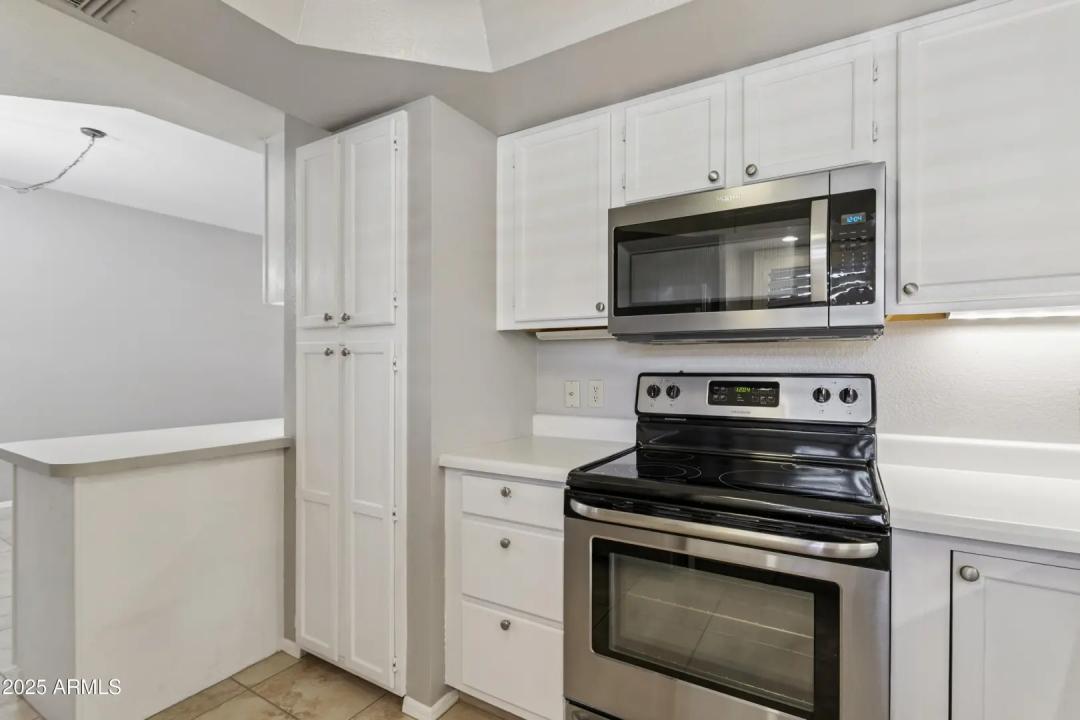 Real Estate Picture 8
