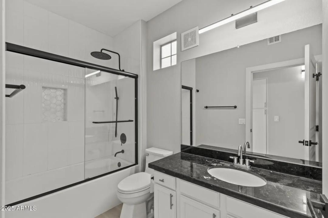 Real Estate Picture 24