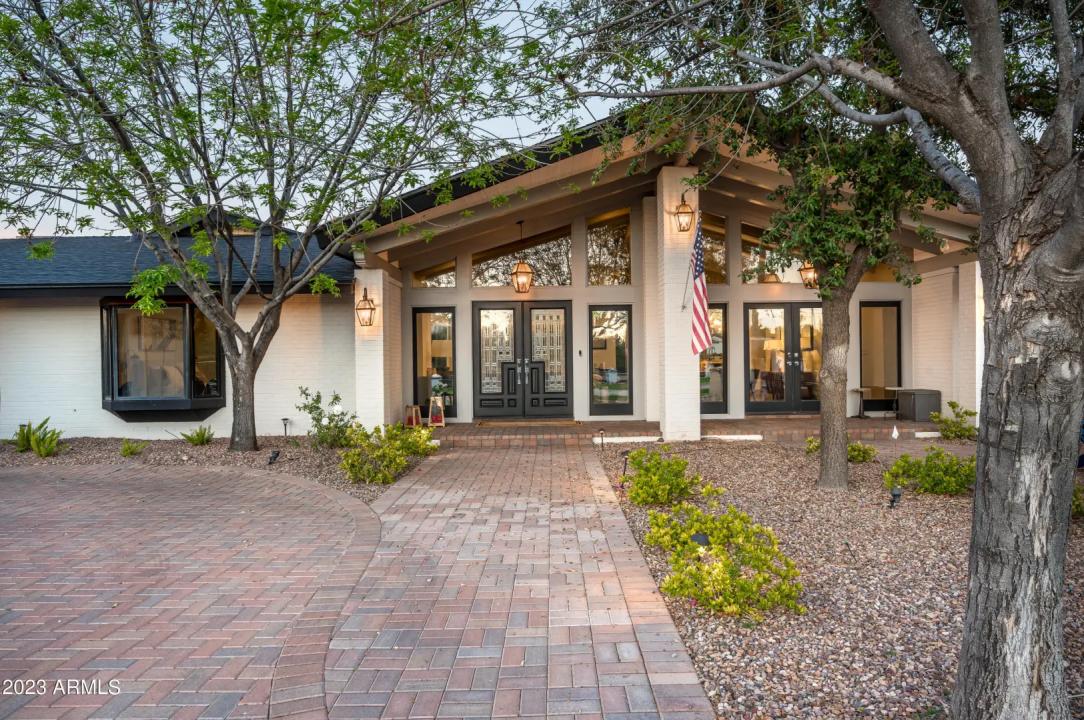 Real Estate Picture 6