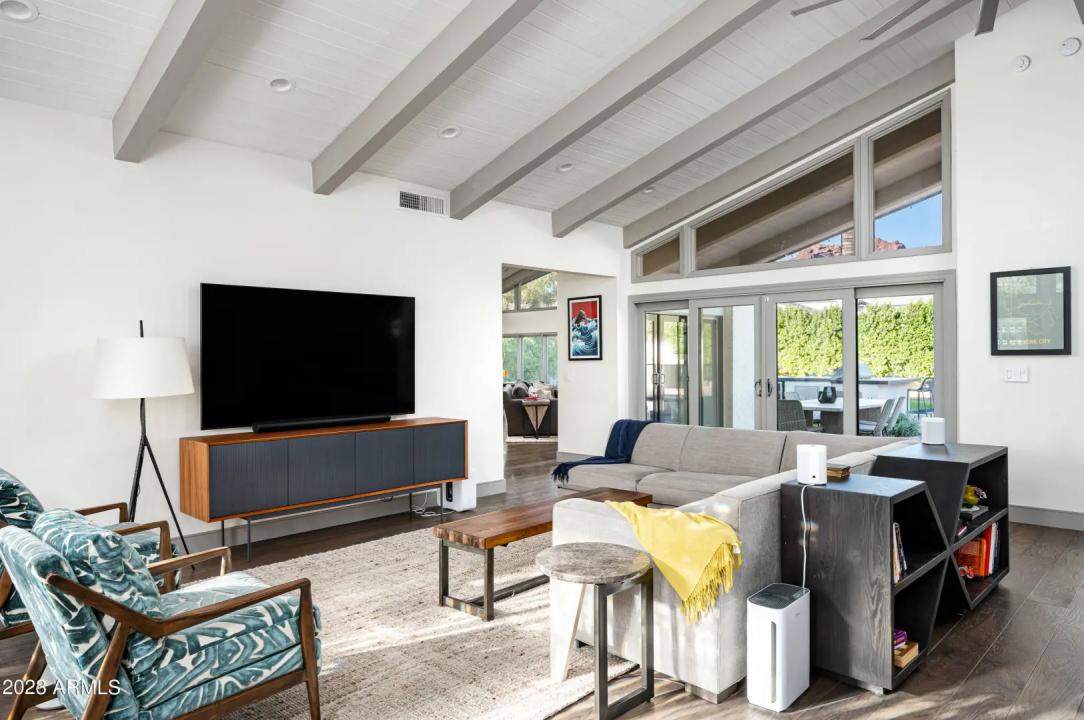 Real Estate Picture 8
