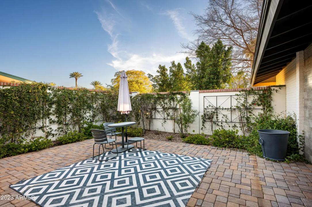 Real Estate Picture 24