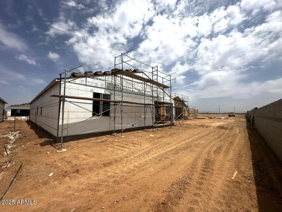 Real Estate Picture 5