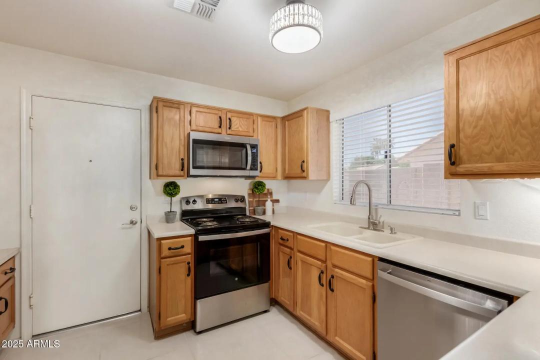 Real Estate Picture 8